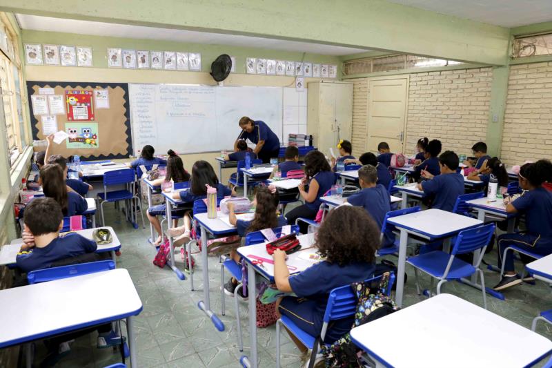 Governo de Minas publica edital com mais de 19 mil vagas para a rede estadual de ensino