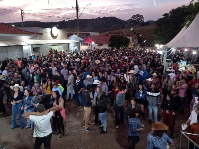 Encontro de Carreiros e Queima do Alho em Santa Cruz da Prata recebem shows regionais