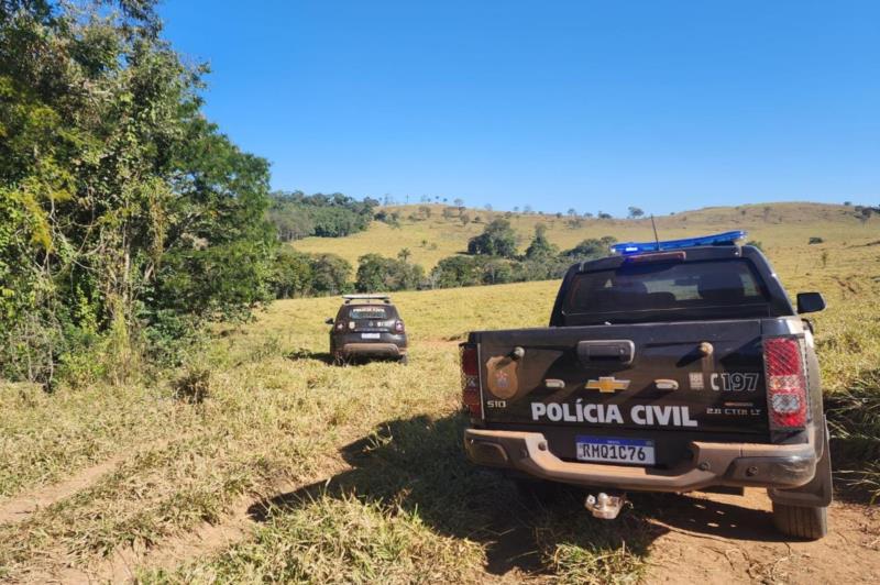 Retroescavadeira furtada em Passos foi encontrada na zona rural de Pratápolis pela Polícia Civil 