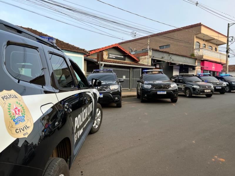 Polícia Civil deflagra Operação em Monte Belo, cumpre oito mandados de busca e prende três homens por tráfico de drogas 