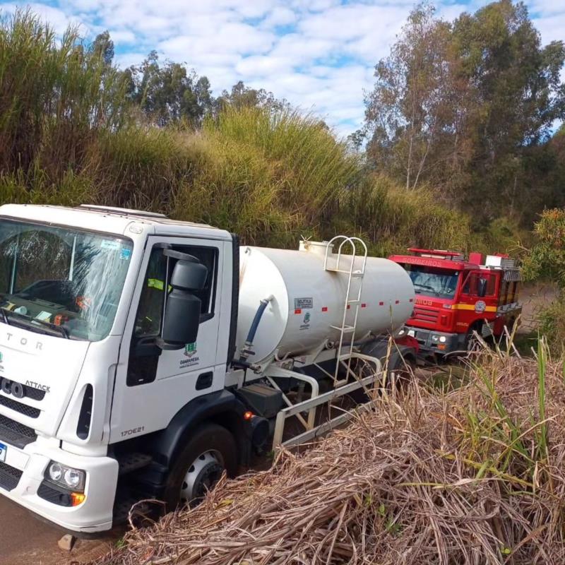 Caminhonete pega fogo na zona rural de Guaranésia 