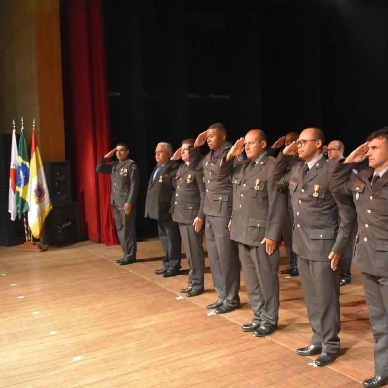 Bombeiro de Guaxupé é agraciado com Medalha de Mérito Militar em Poços de Caldas