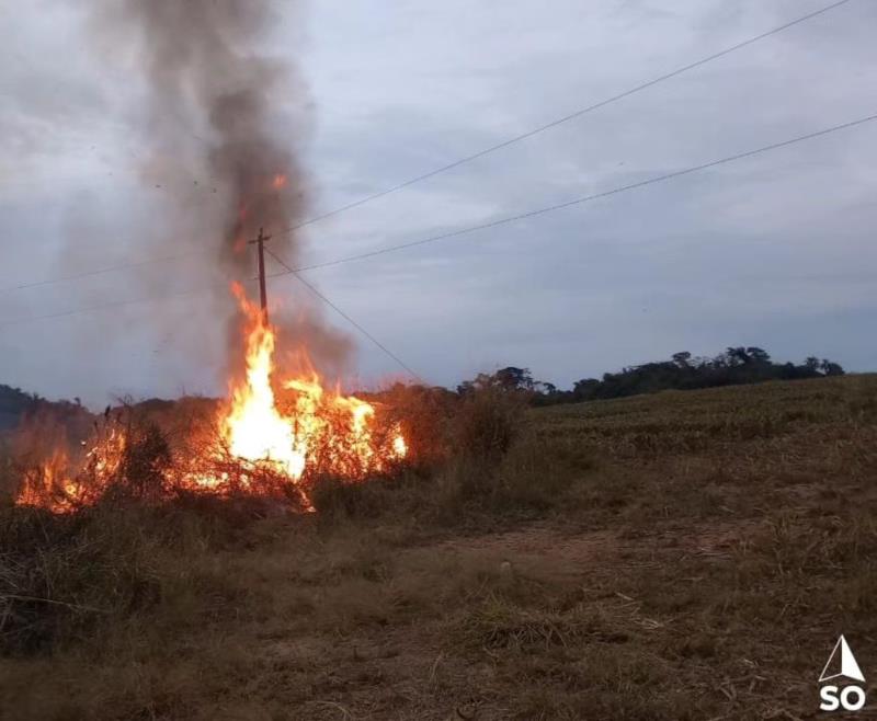 Incêndio na zona rural de Guaranésia foi combatido por bombeiros e Defesa Civil do município