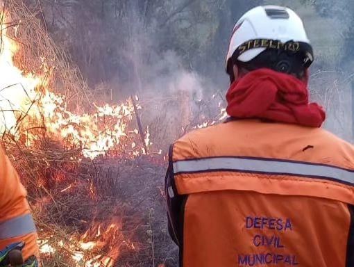 Incêndio na zona rural de Guaranésia foi combatido por bombeiros e Defesa Civil do município