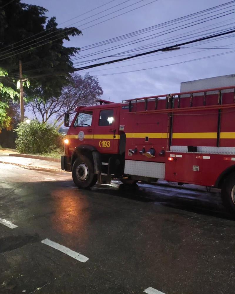 Suposto incêndio em rede elétrica assusta moradores do Recreio dos Bandeirantes, em Guaxupé 