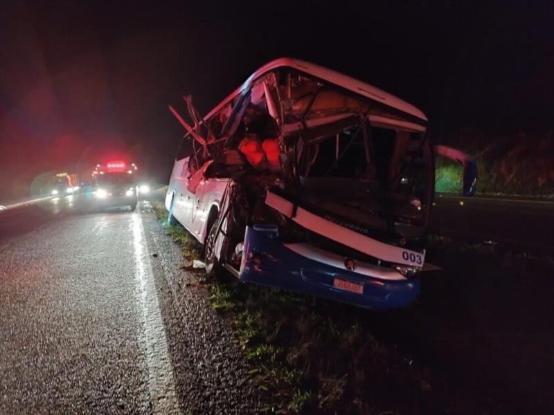 Ônibus que acidentou-se com alunos do Colégio Dom Inácio estava irregular, de acordo com site 