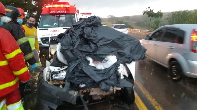 Guaxupeanos morrem e outra pessoa fica ferida em acidente na rodovia de São José do Rio Pardo