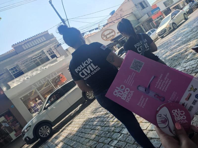 Polícia Civil participa de blitz educativa do Outubro Rosa em Guaxupé 