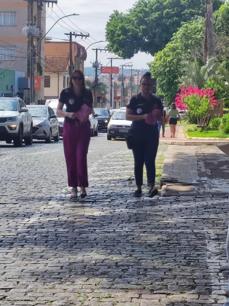 Polícia Civil participa de blitz educativa do Outubro Rosa em Guaxupé 