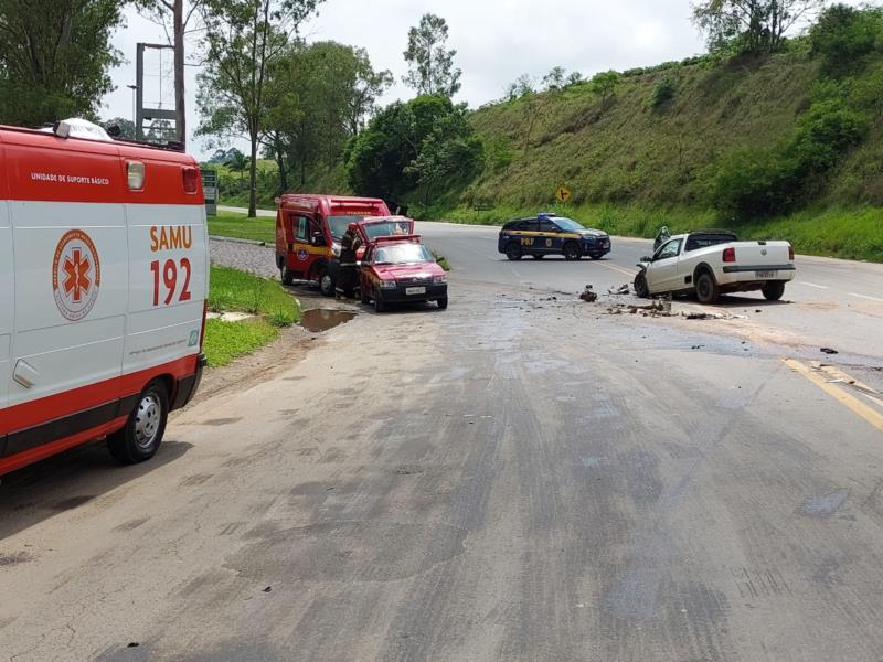 Motorista de Muzambinho morre ao bater carro em caminhão na BR-146