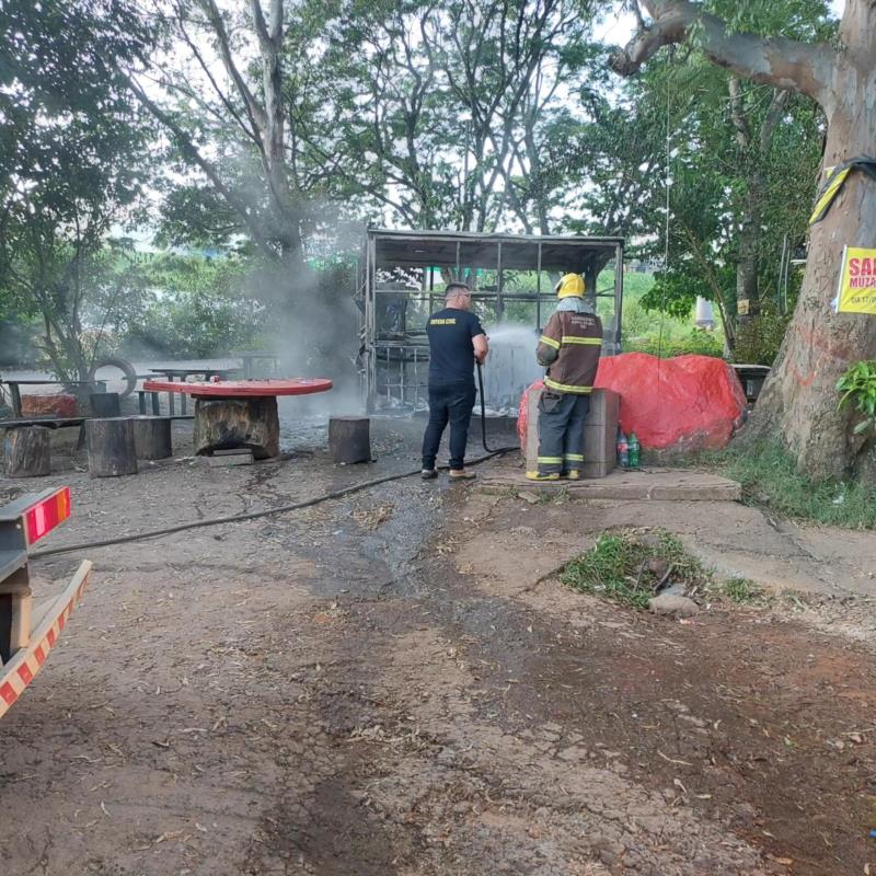 Incêndio destrói comércio de caldo de cana em Muzambinho 