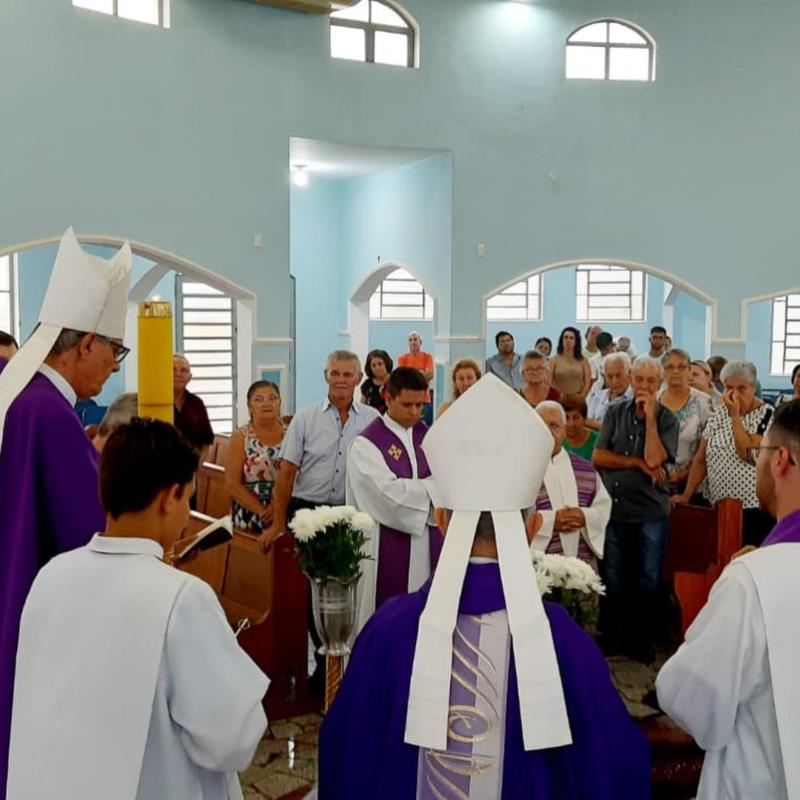 Bispo Dom Lanza celebra missa em homenagem ao pai, Oswaldo, que faleceu aos 104 anos 