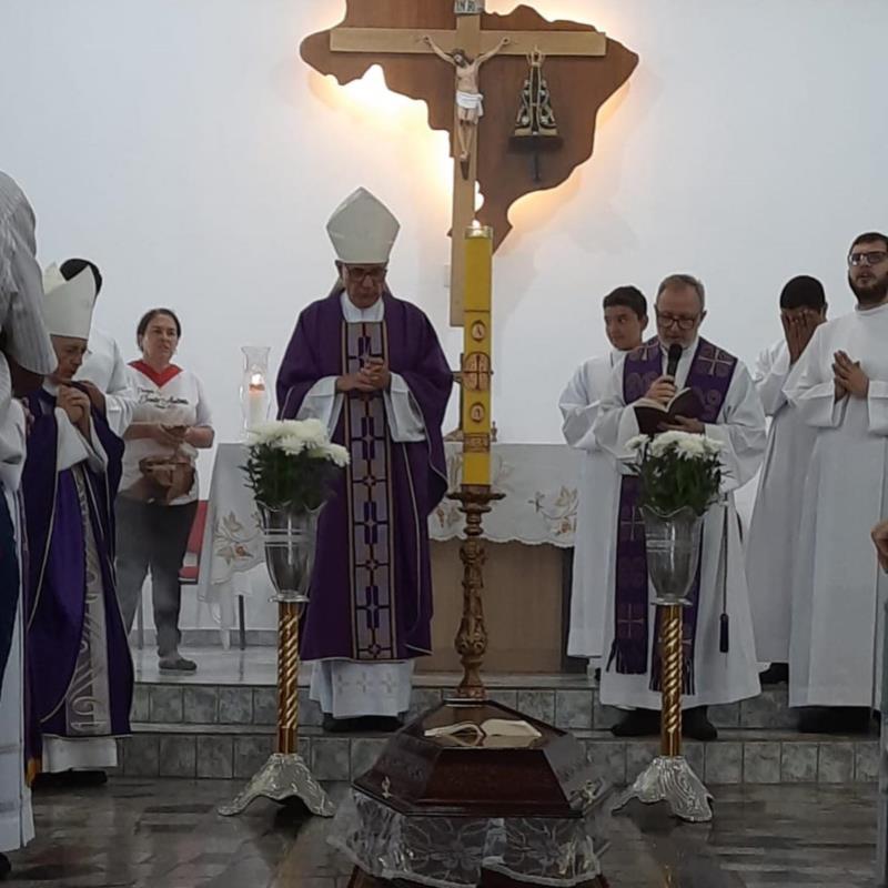 Bispo Dom Lanza celebra missa em homenagem ao pai, Oswaldo, que faleceu aos 104 anos 