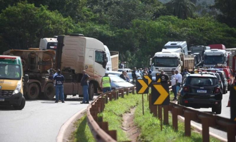 Motorista de carreta que causou acidente na BR-381 fugiu do local