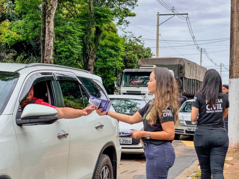 Polícia Civil participa de blitz educativa pelo Novembro Azul em Guaxupé 