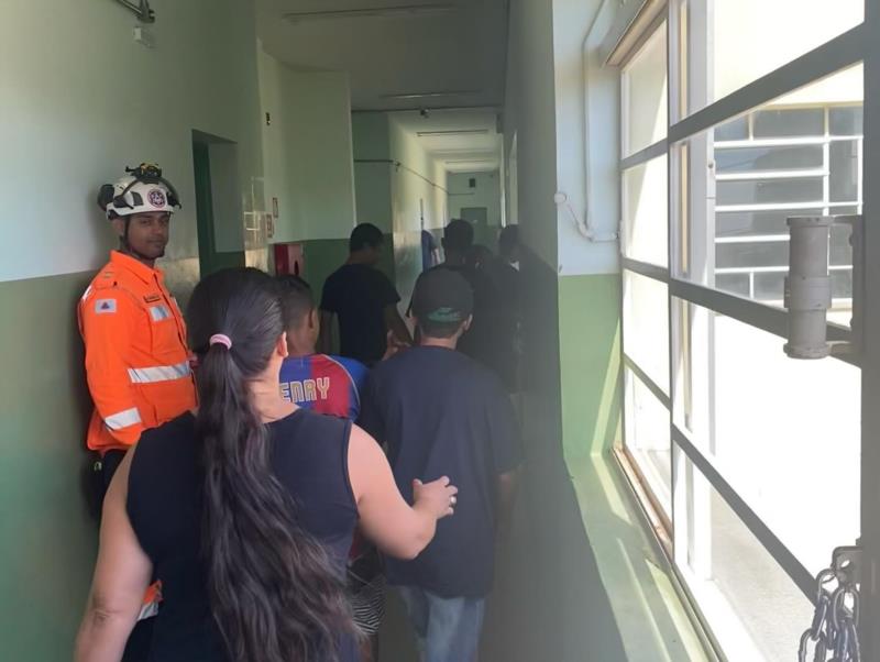 Bombeiros realizaram simulado de evacuação na Escola Dona Queridinha, em Guaxupé 