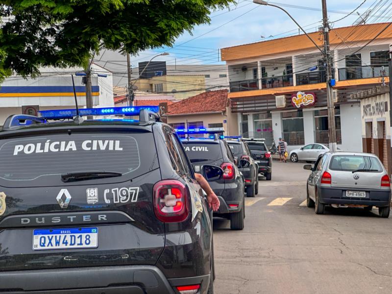 Operação da Polícia Civil cumpre oito mandados de busca e prende casal por tráfico de drogas em Monte Belo