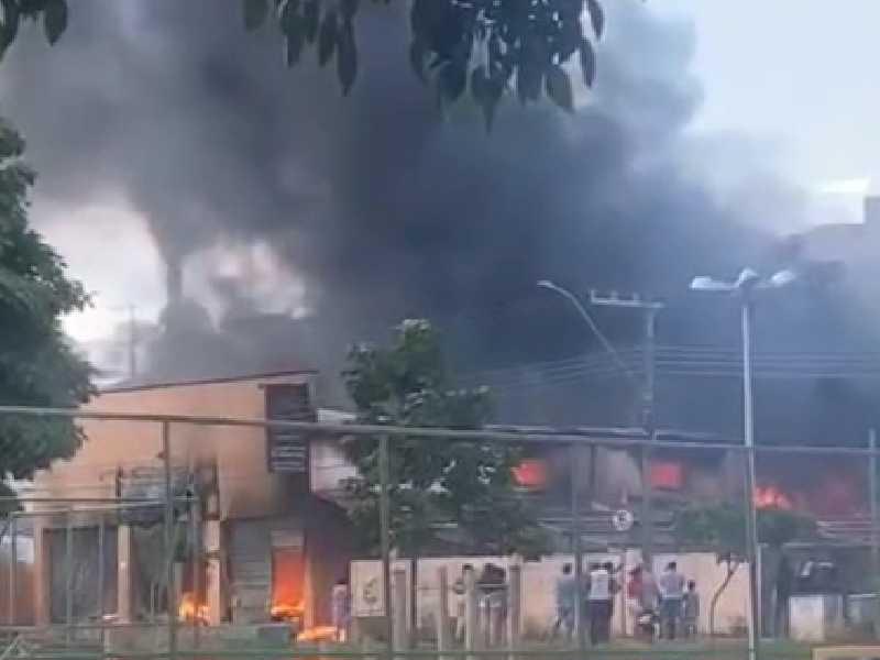 Loja de artigos de decorações e presentes é destruída pelo fogo em Paraíso 