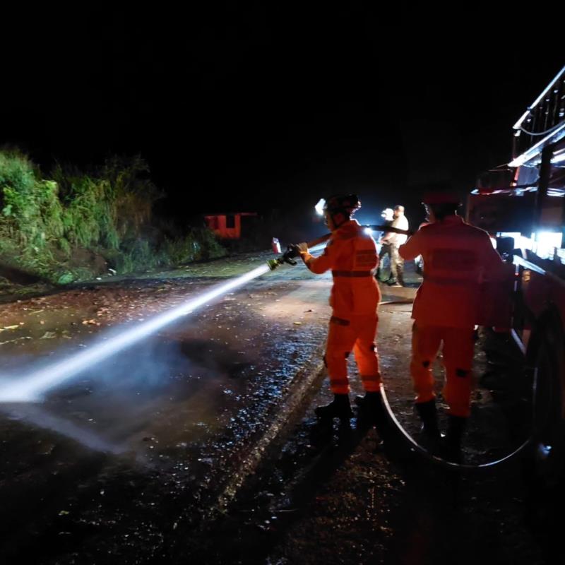 Caminhoneiro fica ferido em capotamento na MGC-491, próximo à Guaranésia 