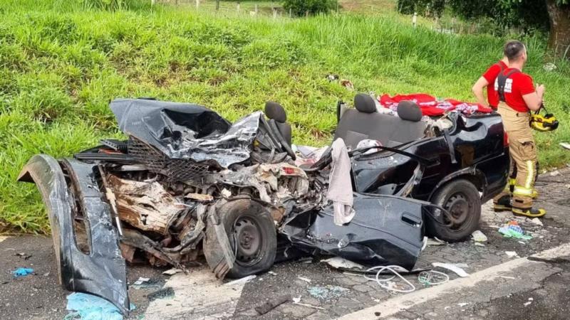 Motorista que causou grave acidente na MG-050 tinha tomado duas latas de cerveja e foi preso pela PC