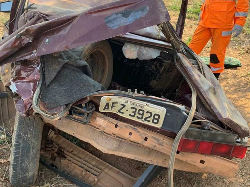 Acidente na MG-450 deixa duas pessoas feridas