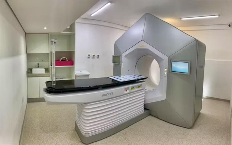 Hospital de Varginha inaugura novo Acelerador Linear que reduz tempo de tratamento para pacientes com câncer 