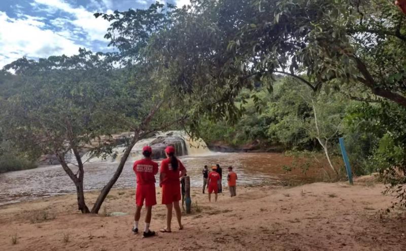 Homem de 37 anos morre afogado em cachoeira de Monte Santo de Minas