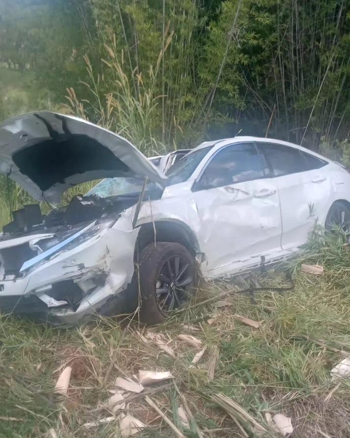 Idoso de 63 anos capota veículo na BR-146 em Guaxupé 