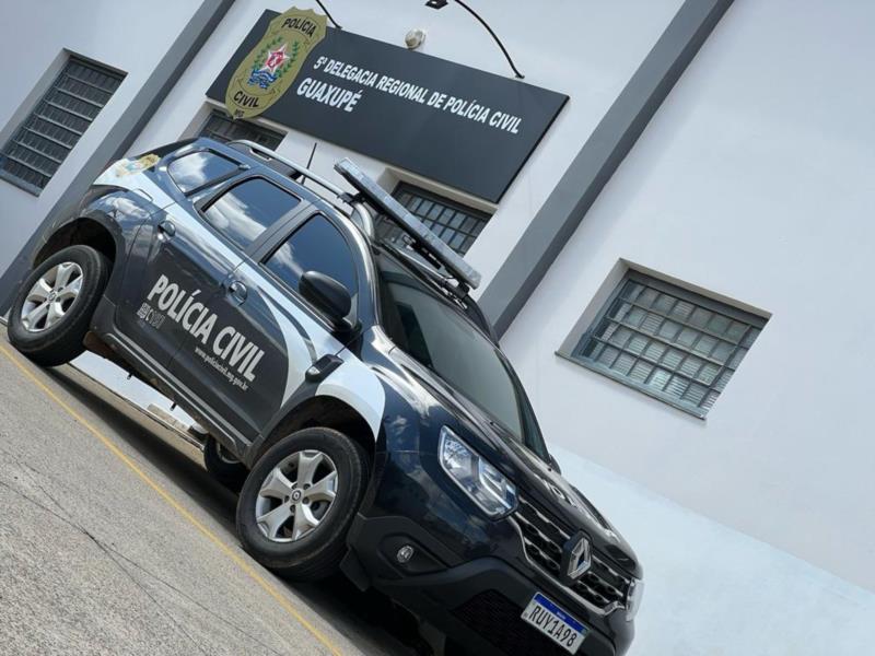 Em Guaxupé, policiais civis prendem homem por tráfico de drogas no bairro Colmeia 