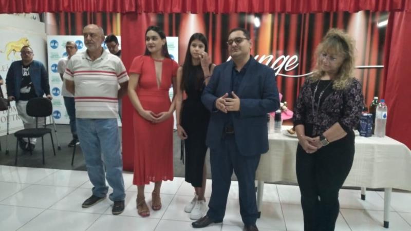 Natal Carvalho Júnior realiza noite de autógrafos no Unifeg 