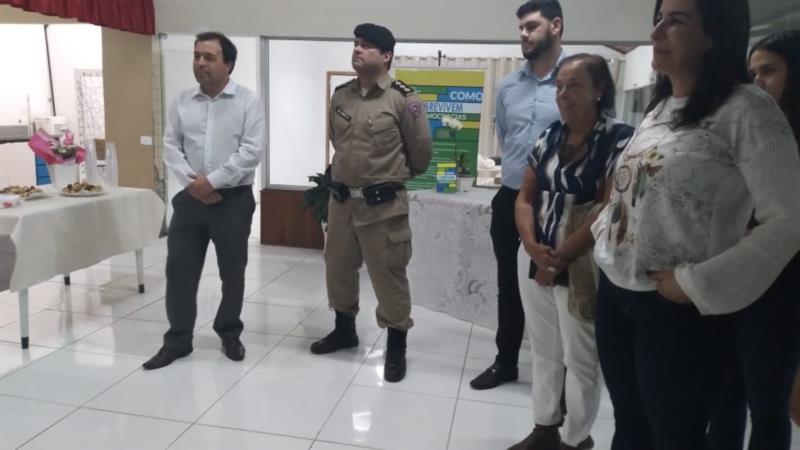 Natal Carvalho Júnior realiza noite de autógrafos no Unifeg 