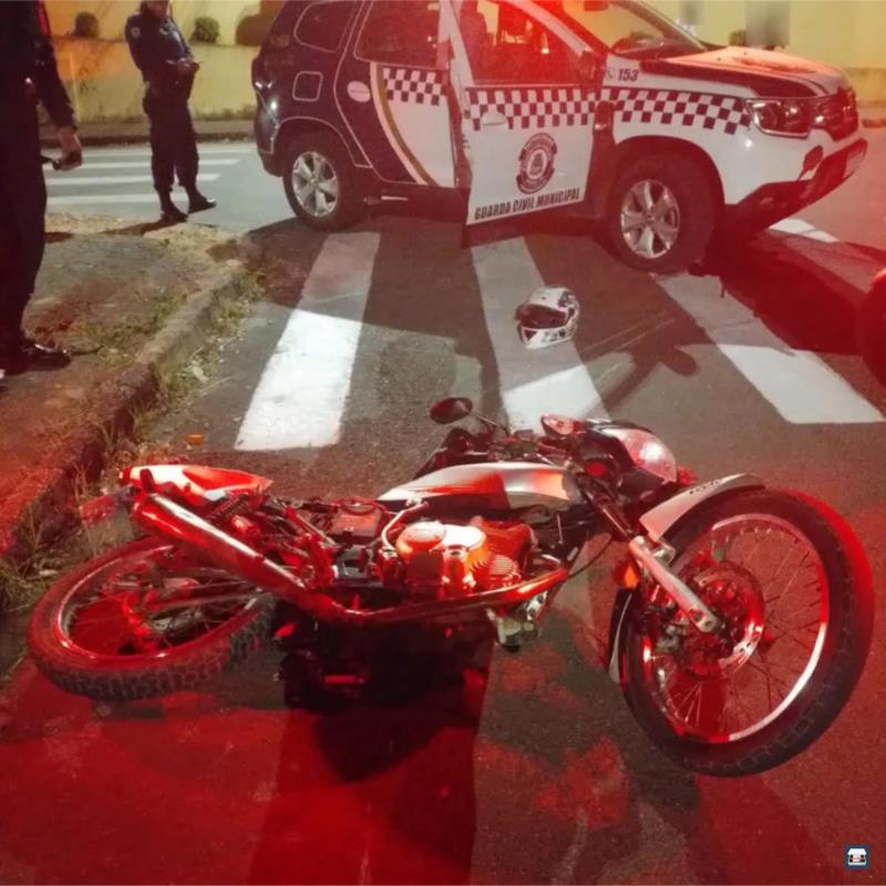 Em Guaxupé, motociclista é preso com moto adulterada e direção perigosa após colocar em risco a vida de pedestres 