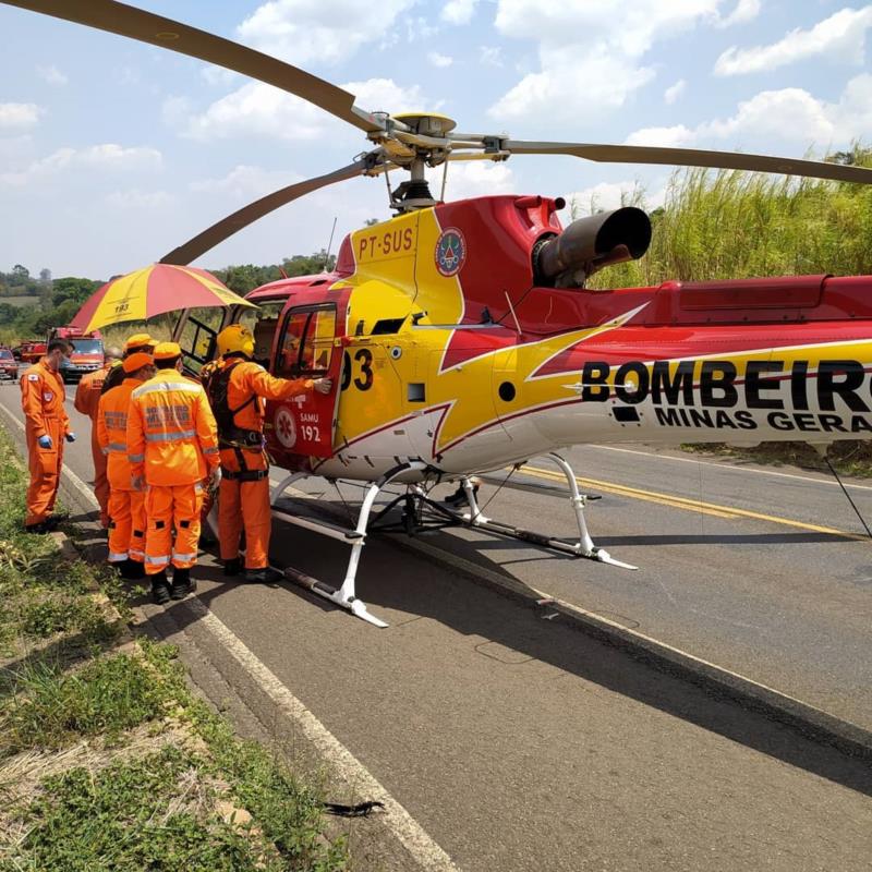 Acidente na BR-491 deixa dez pessoas feridas