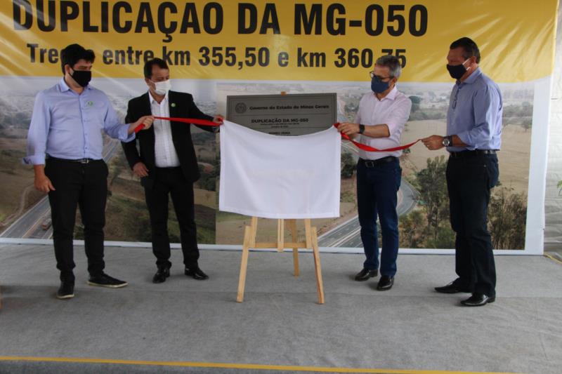 Romeu Zema inaugura obra de duplicação na MG-050, em Passos