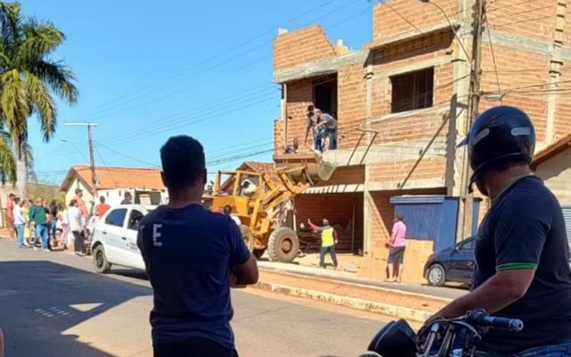 Ajudante de pedreiro é eletrocutado enquanto trabalhava em obra em Monte Belo