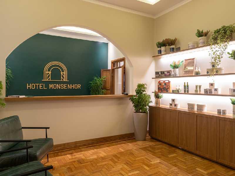 Bispo Dom Lanza participa da inauguração de hotel em Paraíso 