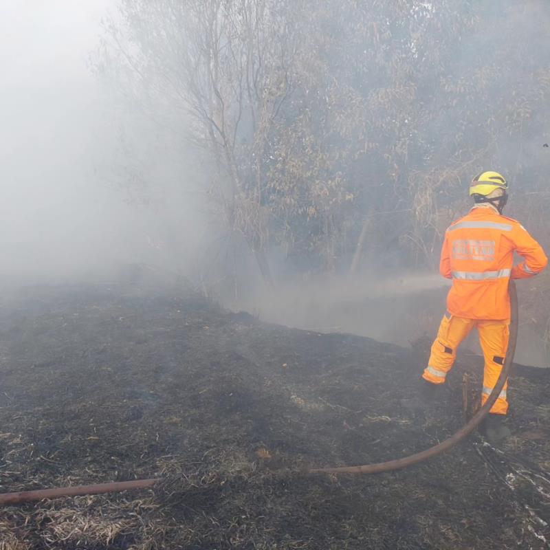 Em Guaxupé, Bombeiros combatem dois incêndios criminosos e de grandes proporções em vegetação 