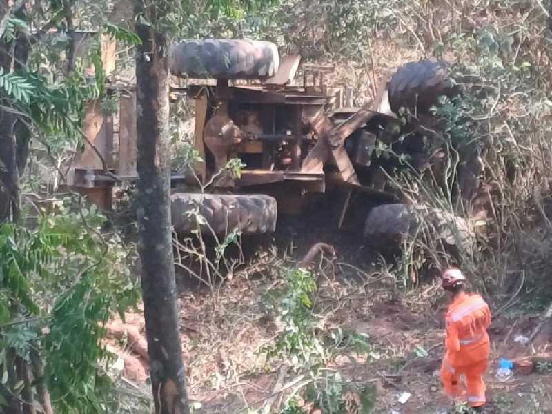 Homem fica gravemente ferido após acidente com trator em ribanceira na zona rural de Monte Santo 