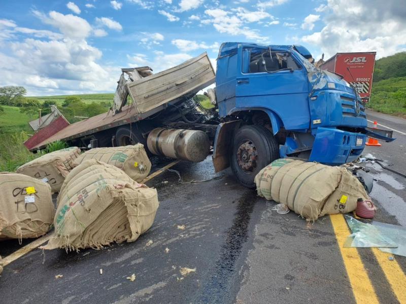 Guaranesiano de 46 anos morre em colisão entre carro e caminhão na MGC-491 