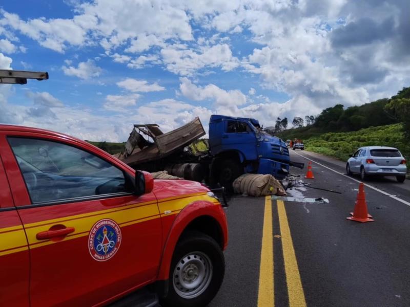 Guaranesiano de 46 anos morre em colisão entre carro e caminhão na MGC-491 