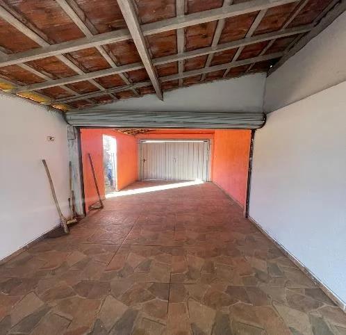 Vende-se casa no Jardim Nova Guaxupé 