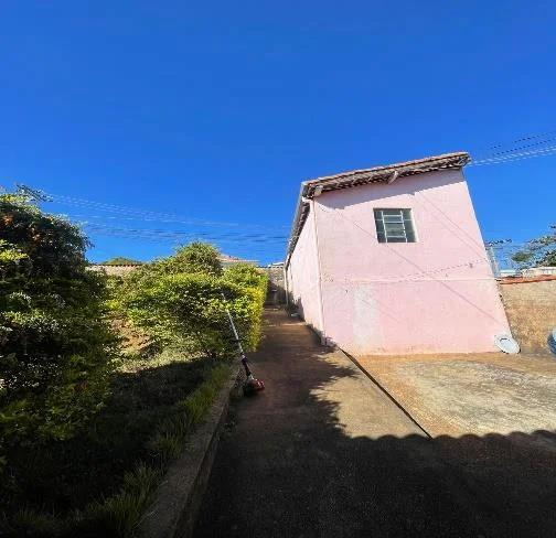 Vende-se casa no Jardim Nova Guaxupé 