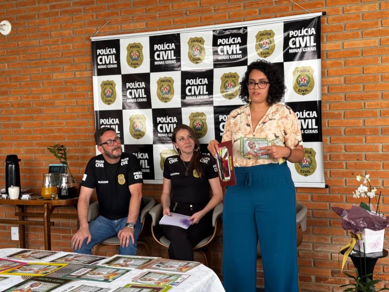 Polícia Civil promove ação da Campanha do Laço Branco pelo Dia Nacional de Mobilização dos Homens pelo Fim da Violência Contra as Mulheres em Guaxupé 