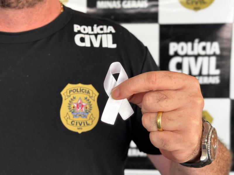 Polícia Civil promove ação da Campanha do Laço Branco pelo Dia Nacional de Mobilização dos Homens pelo Fim da Violência Contra as Mulheres em Guaxupé 