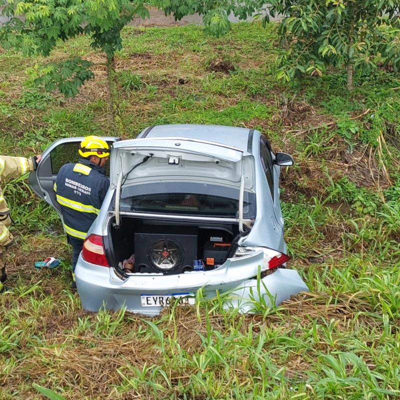 Colisão no trevo da Hyundai deixa idosa ferida em Guaxupé  