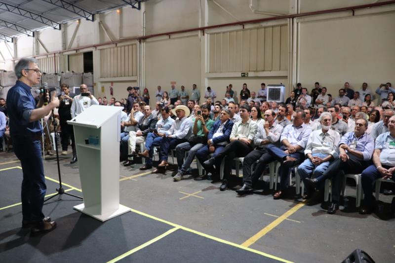  Governador de Minas Gerais enaltece trabalho dos cafeicultores em visita à Cooxupé