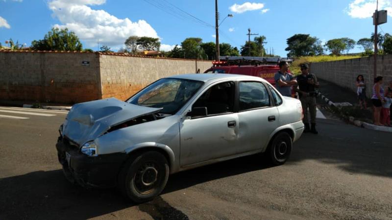 Acidente envolvendo dois carros no Portal dos Nobres deixa pessoas feridas em Guaxupé