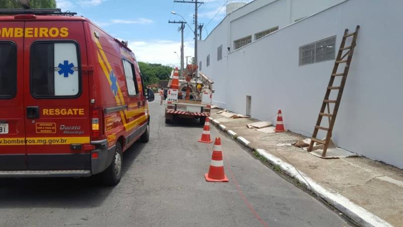 Em Guaxupé, pintor recebe descarga elétrica, caindo de uma altura de 10 metros