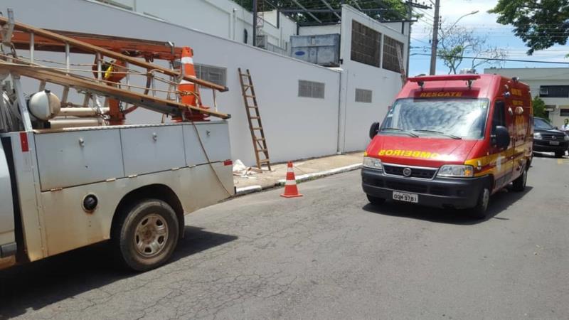 Em Guaxupé, pintor recebe descarga elétrica, caindo de uma altura de 10 metros